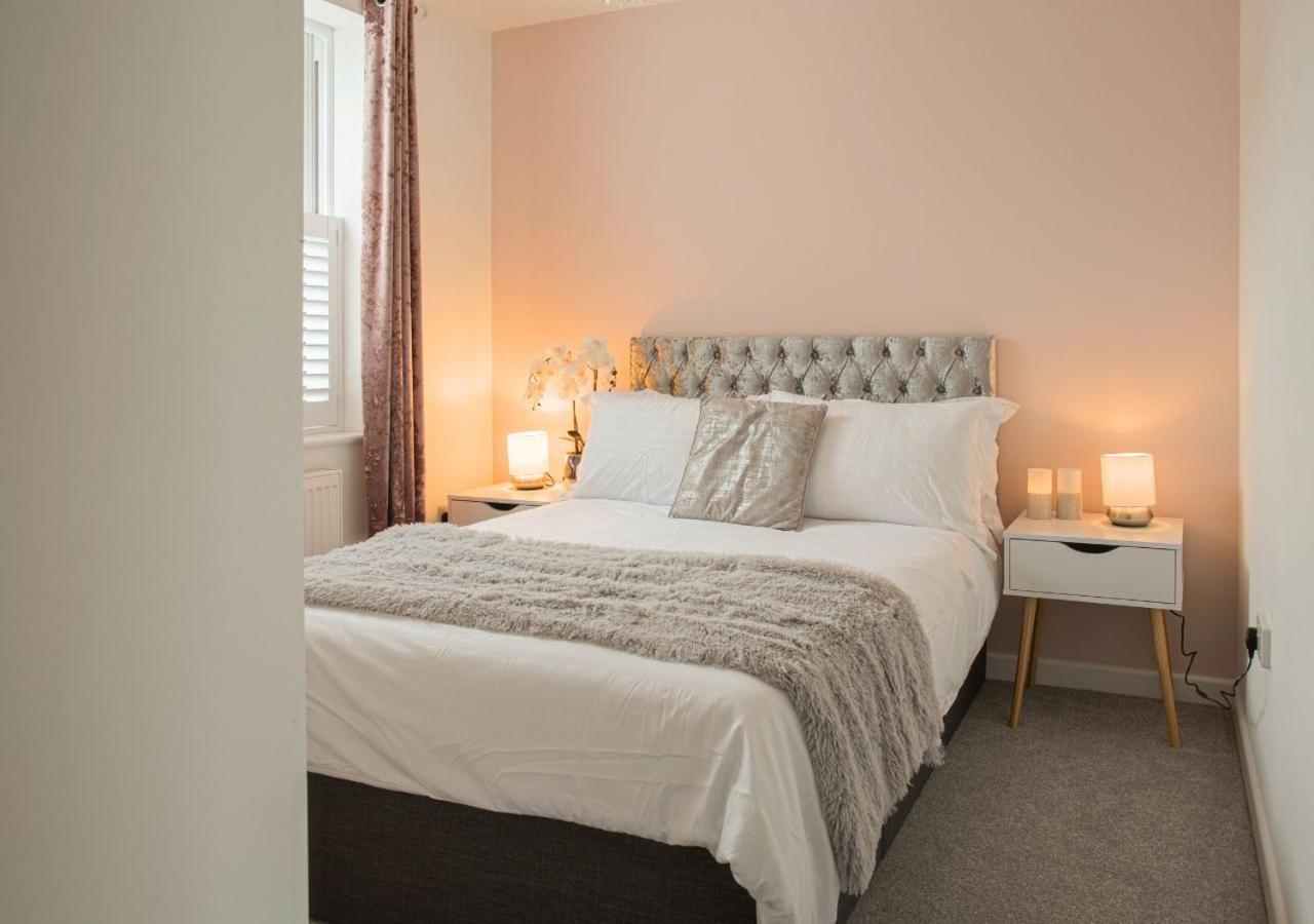 Stunning 2 Bed With Private Patio And Free Parking Villa Cheltenham Exterior photo