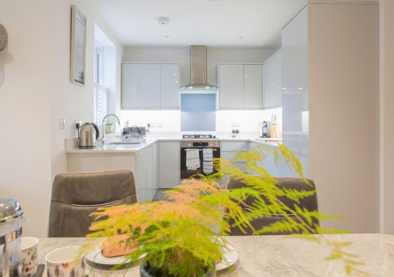 Stunning 2 Bed With Private Patio And Free Parking Villa Cheltenham Exterior photo